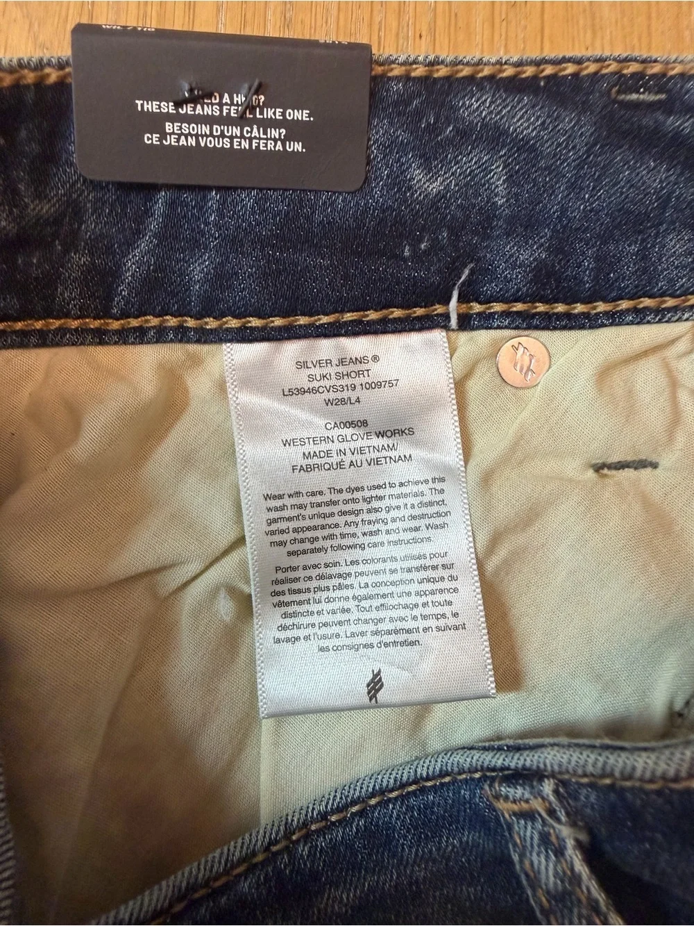 Silver Jeans Suki Shorts W28 NWT Distressed Flag Patch Raw Hem Denim